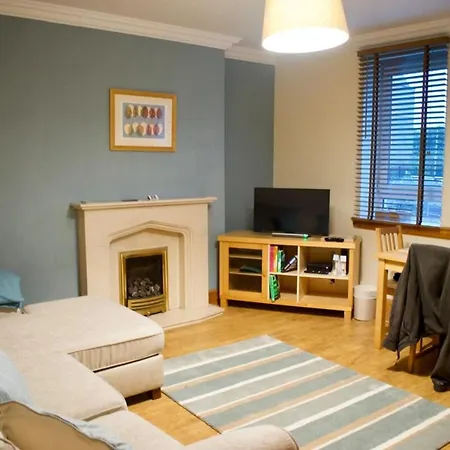 Newly Refurbed With Free Parking Edinburgh