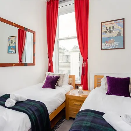 Cozy 2 Bedroom At Heart Of The Apartment *