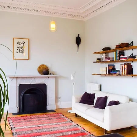 Διαμέρισμα Stylish Four Bedroom Stockbridge Home! Sleeps 7 *