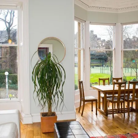 Stylish Four Bedroom Stockbridge Home! Sleeps 7 Διαμέρισμα *