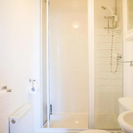 Apartment Peaceful 2 Bedroom Sleeps 5 Free Parking Edinburgh