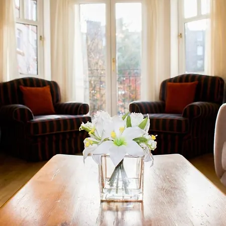 Peaceful 2 Bedroom Sleeps 5 Free Parking Edinburgh