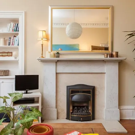 Amazing 4 Bedroom Just Off The Meadows * Edinburgh