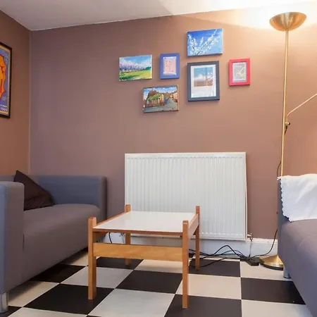 Apartment Amazing 4 Bedroom Just Off The Meadows