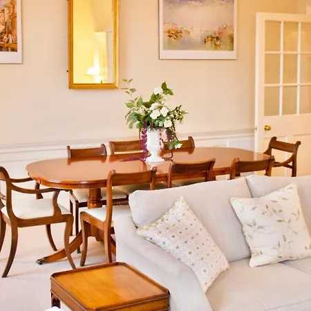 Period On Castle Street 아파트 *