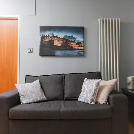 Stylish Royal Mile With Parking! شقة
