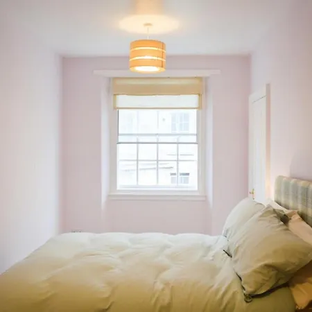 דירה Lovely Bright 1 Bedroom Near Meadows