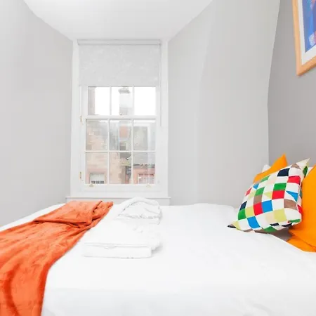 Bright Central Flat - With Stunning Views Apartment *