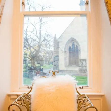 Beautiful Flat In The Heart Of Edinburgh! דירה אדינבורו