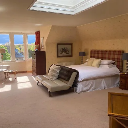 Claremont House Bed & Breakfast 5*
