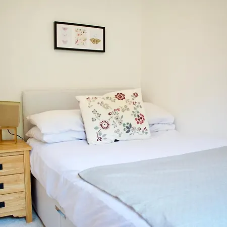 Modern 2 Bedroom Ground Floor Flat * Edinburgh