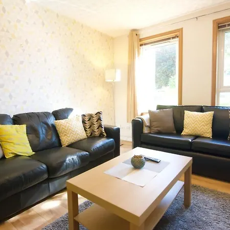 Modern 2 Bedroom Ground Floor Flat Appartement *