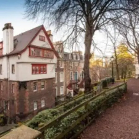 Fabulous 4 Bedroom Castle View * Edinburgh