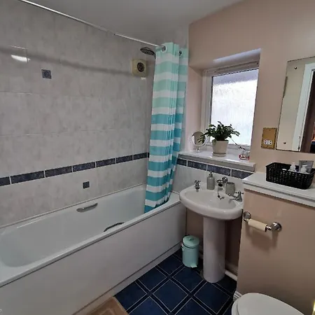 4-bedroom Perfect For Families! Edinburgh