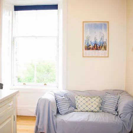 Beautiful & Bright Three Bedroom * Edimburgo