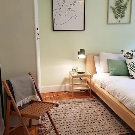 3 Bedroom Next To Leafy Meadows Apartment *