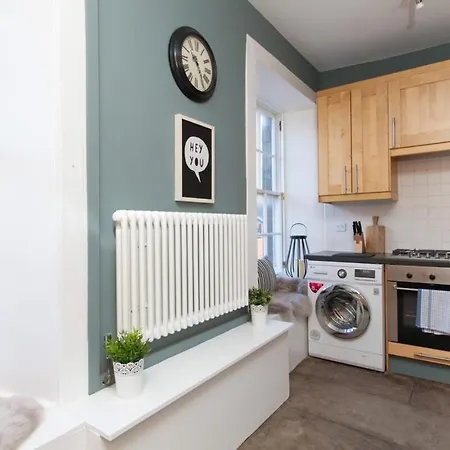 Spacious 4 Bedroom Near Meadows شقة إدنبرة