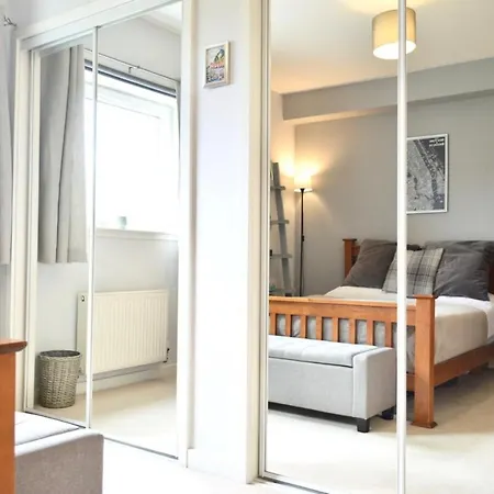 Beautiful Flat With 2 King Bedrooms דירה אדינבורו