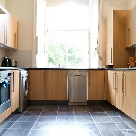 Apartmán Beautiful Traditional 3 Bedroom In