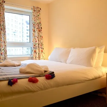 Bright & Charming 1 Bedroom Flat In Old Town *