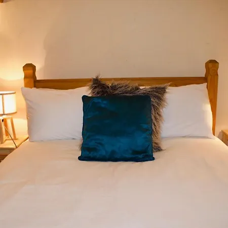3 Bedroom Next To Leafy Meadows Apartment Edinburgh