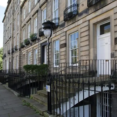 Grand New Town 2 Bedroom In Edinburgh