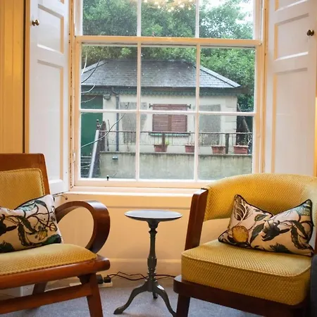 Homely And Traditional New Town Property-2 Bedroom *