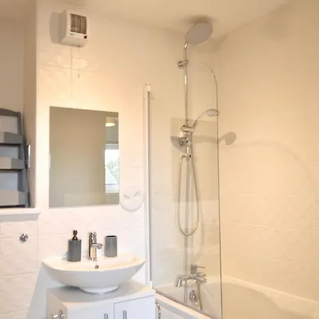 Beautiful Flat With 2 King Bedrooms * אדינבורו