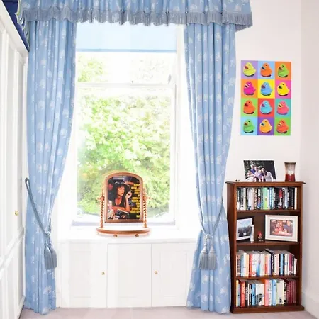 Beautiful & Bright Three Bedroom Edimburgo