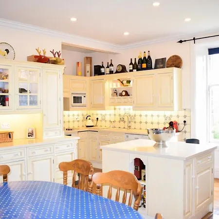 Beautiful & Bright Three Bedroom * Edimburgo