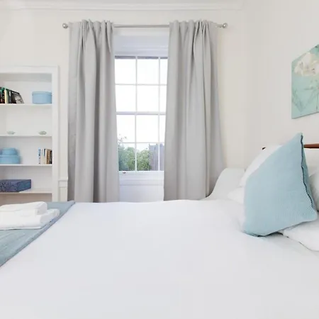 Spacious 4 Bedroom Near Meadows شقة إدنبرة
