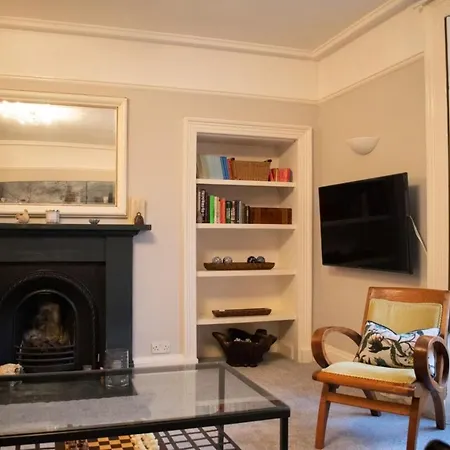 Homely And Traditional New Town Property-2 Bedroom Appartement