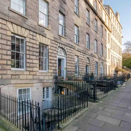 Homely And Traditional New Town Property-2 Bedroom