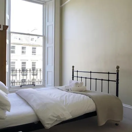 Grand New Town 2 Bedroom In Apartment Edinburgh