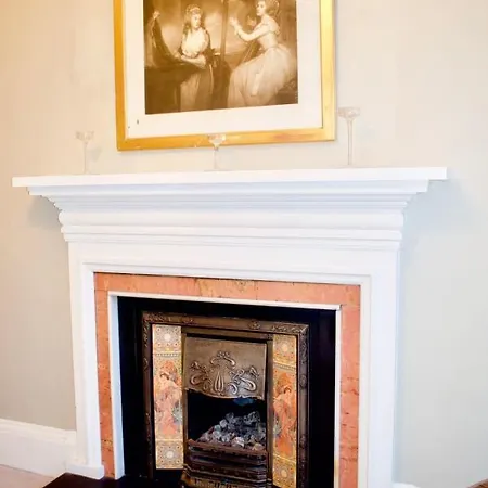 Grand New Town 2 Bedroom In Edinburgh