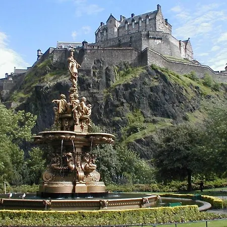 Cozy 2 Bedroom At Heart Of The Apartment *