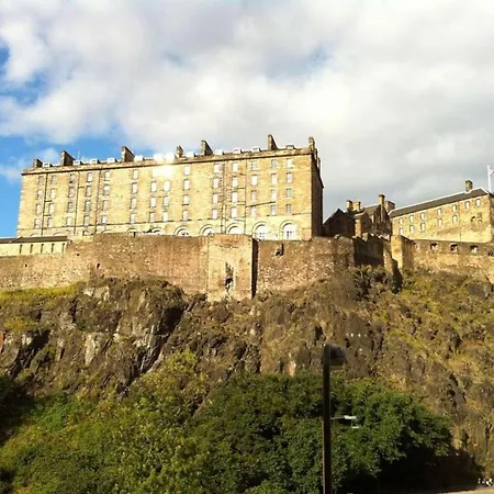 Cozy 2 Bedroom At Heart Of The Apartment Edinburgh