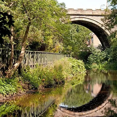 Bright & Stylish West End Sleeps 2-4 *