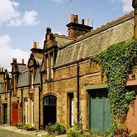 Bright & Stylish West End Sleeps 2-4 Apartament