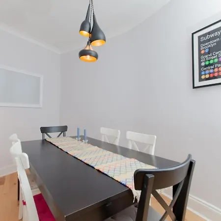 Beautifully Modernised New Town Διαμέρισμα *