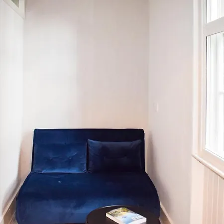 Gorgeous On The Doorstep Of Castle! Apartment