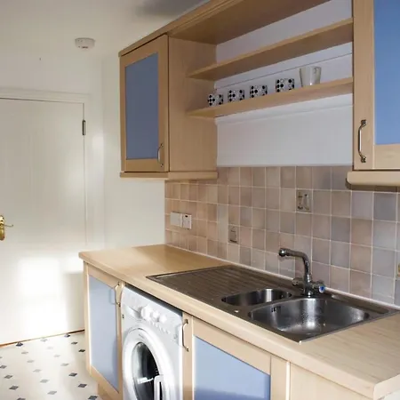 Apartment Peaceful 2 Bedroom Sleeps 5 Free Parking Edinburgh