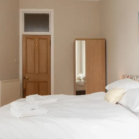 Amazing 4 Bedroom Just Off The Meadows