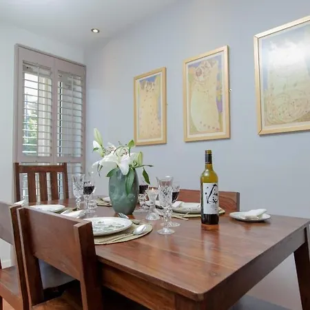 Holyrood - Luxury With Parking Edinburgh