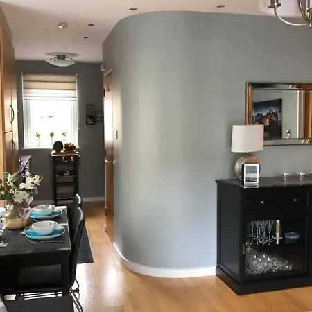 Stylish Royal Mile With Parking! شقة إدنبرة