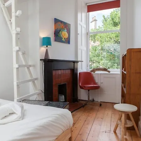 Apartment Amazing 4 Bedroom Just Off The Meadows