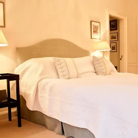 Period On Castle Street 에든버러