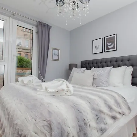 Stylish Royal Mile With Parking! شقة إدنبرة