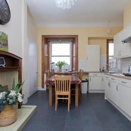 Elegant Traditional Centre Flat Apartmán *