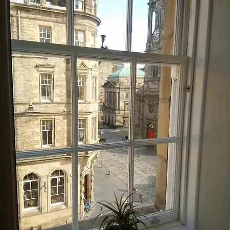 Fabulous On The Royal Mile Apartment